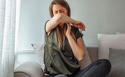 White mold health symptoms - Throat Irritation